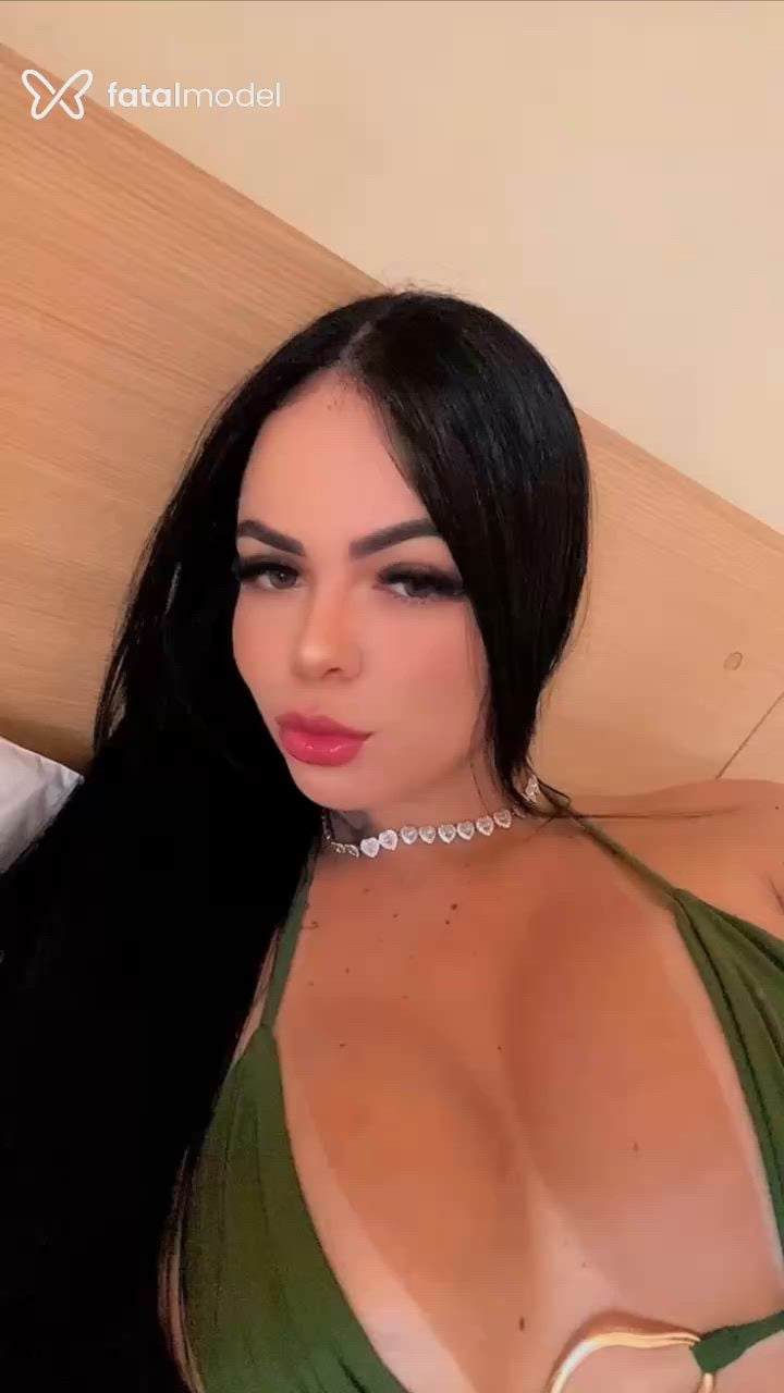 Acompanhante mulher morena (o) de olhos mel - Jenifer