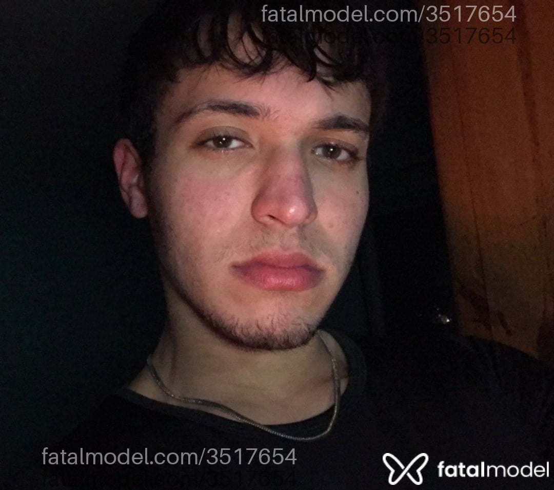 Acompanhante homem morena (o) de olhos castanhos - Eduardo