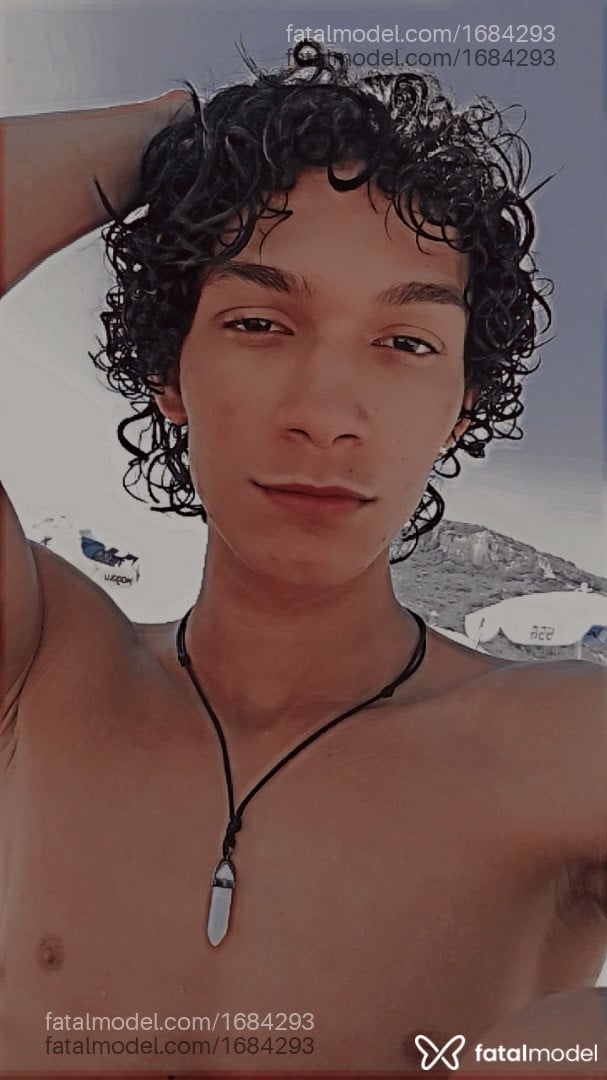 Acompanhante homem morena (o) de olhos castanhos - Candy