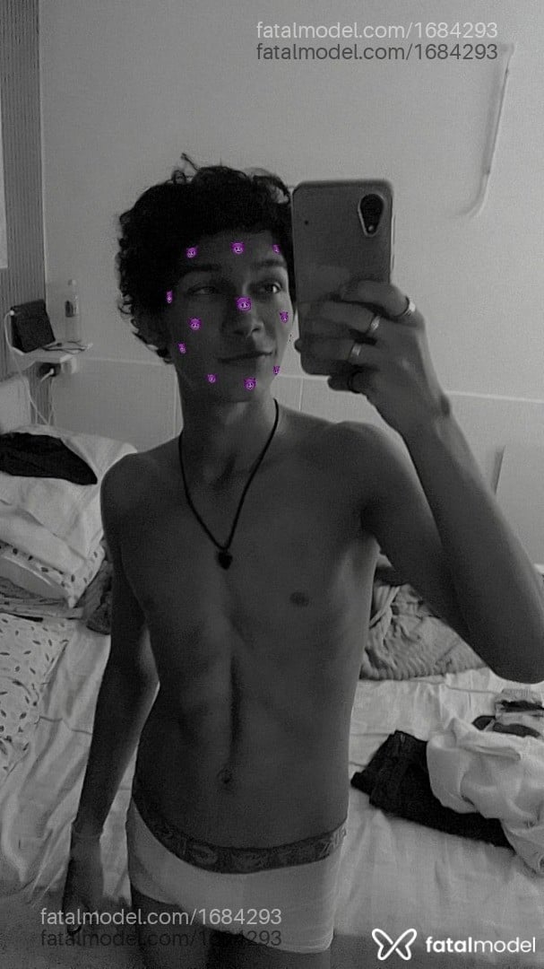 Acompanhante homem morena (o) de olhos castanhos - Candy