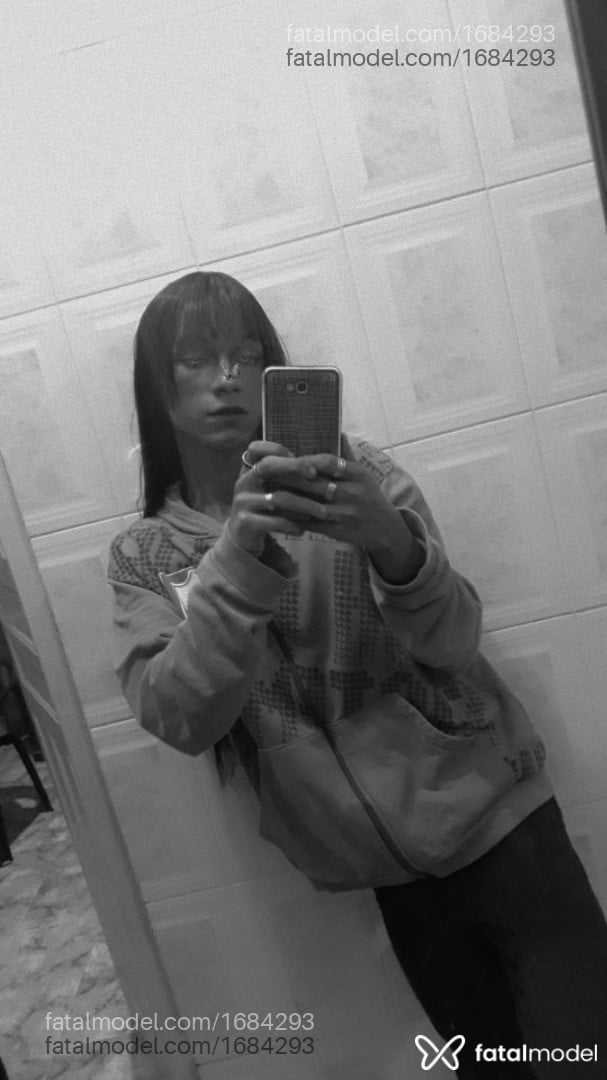 Acompanhante homem morena (o) de olhos castanhos - Candy
