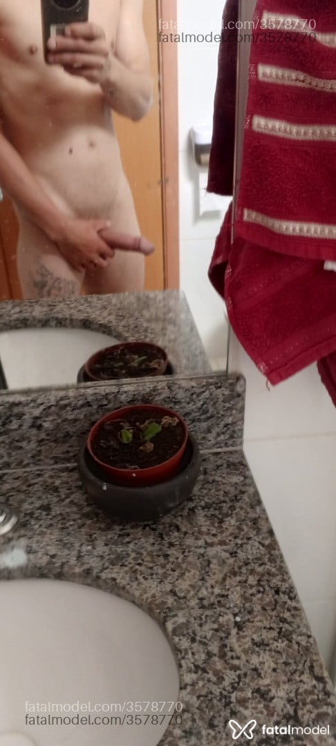 Acompanhante homem com cabelo castanho de olhos verdes - Isacpaugrande