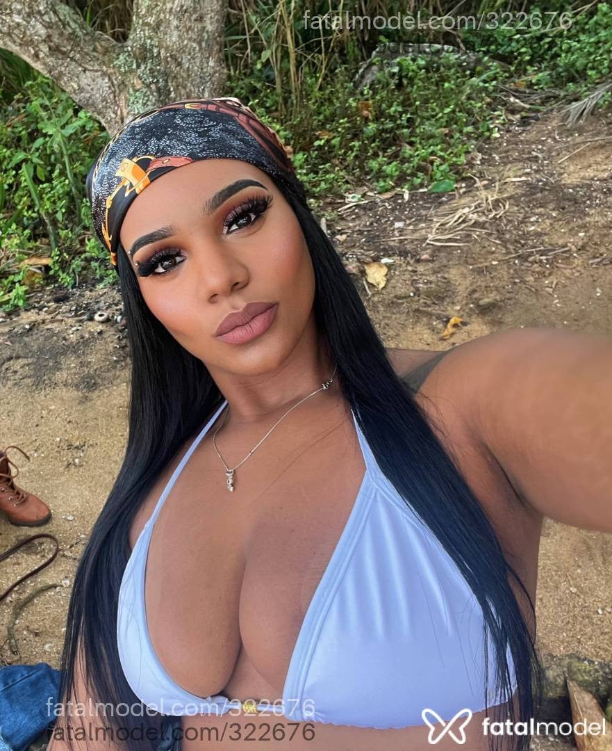 Acompanhante mulher morena (o) de olhos castanhos em Rio das Ostras - Manuela