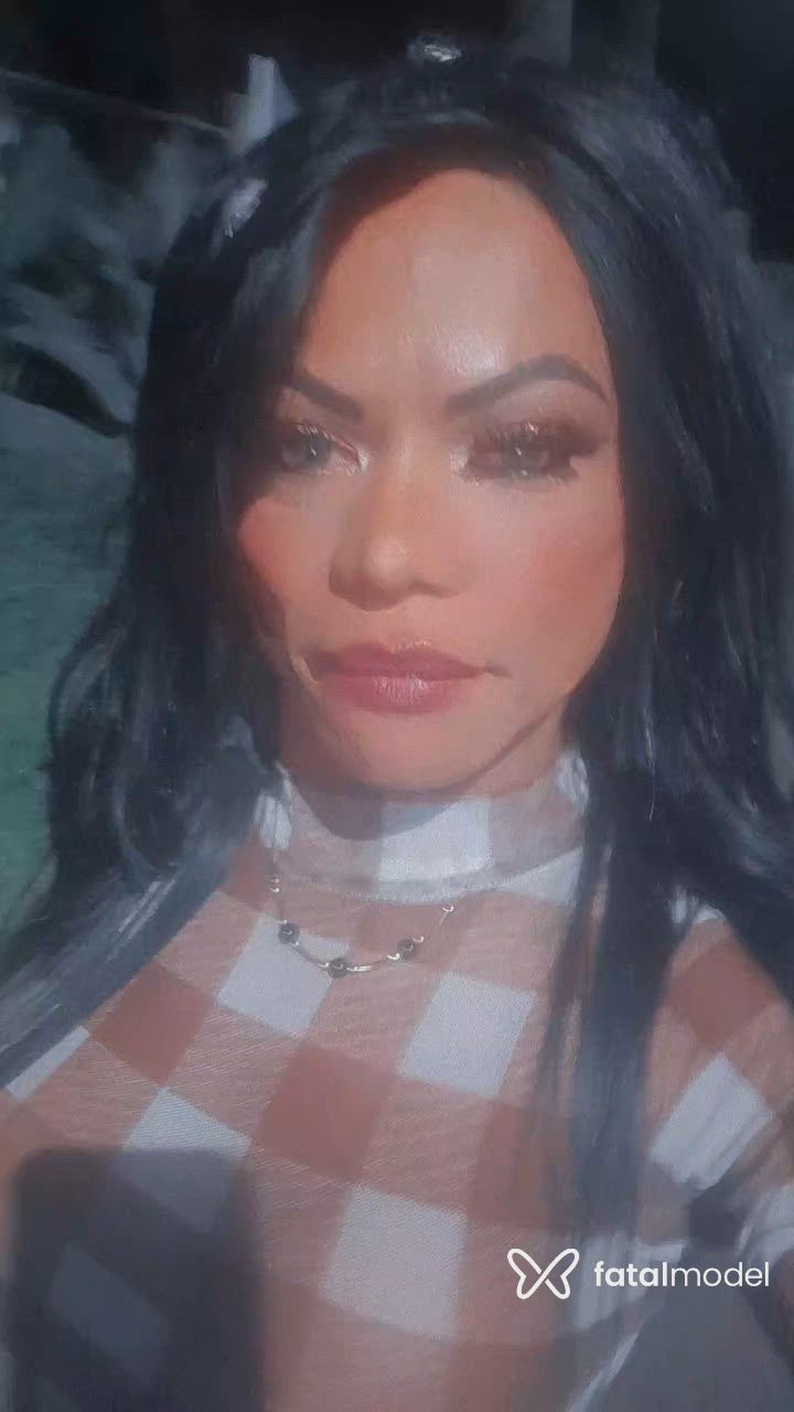 Acompanhante travesti com cabelo castanho de olhos verdes - MICHELLY LEMOS