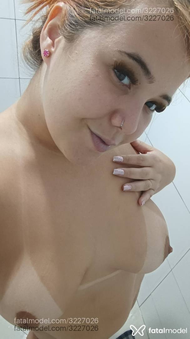 Acompanhante mulher ruiva (o) de olhos verdes em Três Lagoas - Ariel
