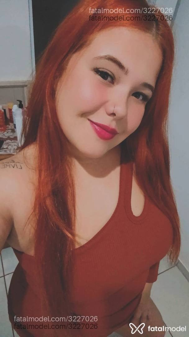 Acompanhante mulher ruiva (o) de olhos verdes - Ariel