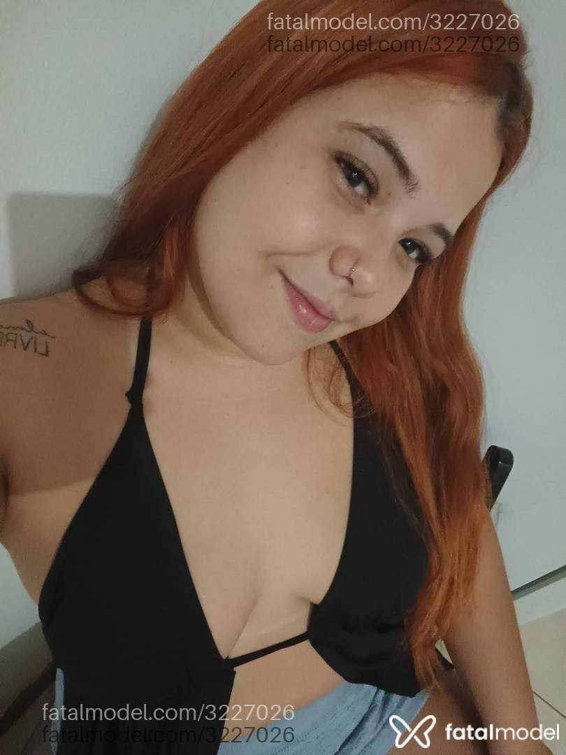 Acompanhante mulher ruiva (o) de olhos verdes - Ariel