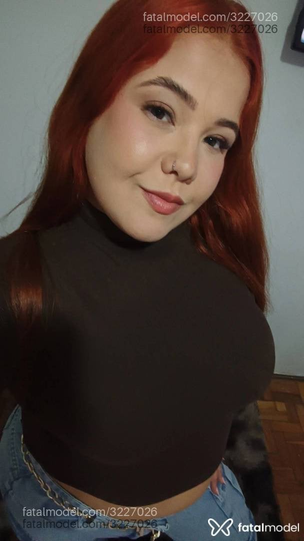 Acompanhante mulher ruiva (o) de olhos verdes - Ariel