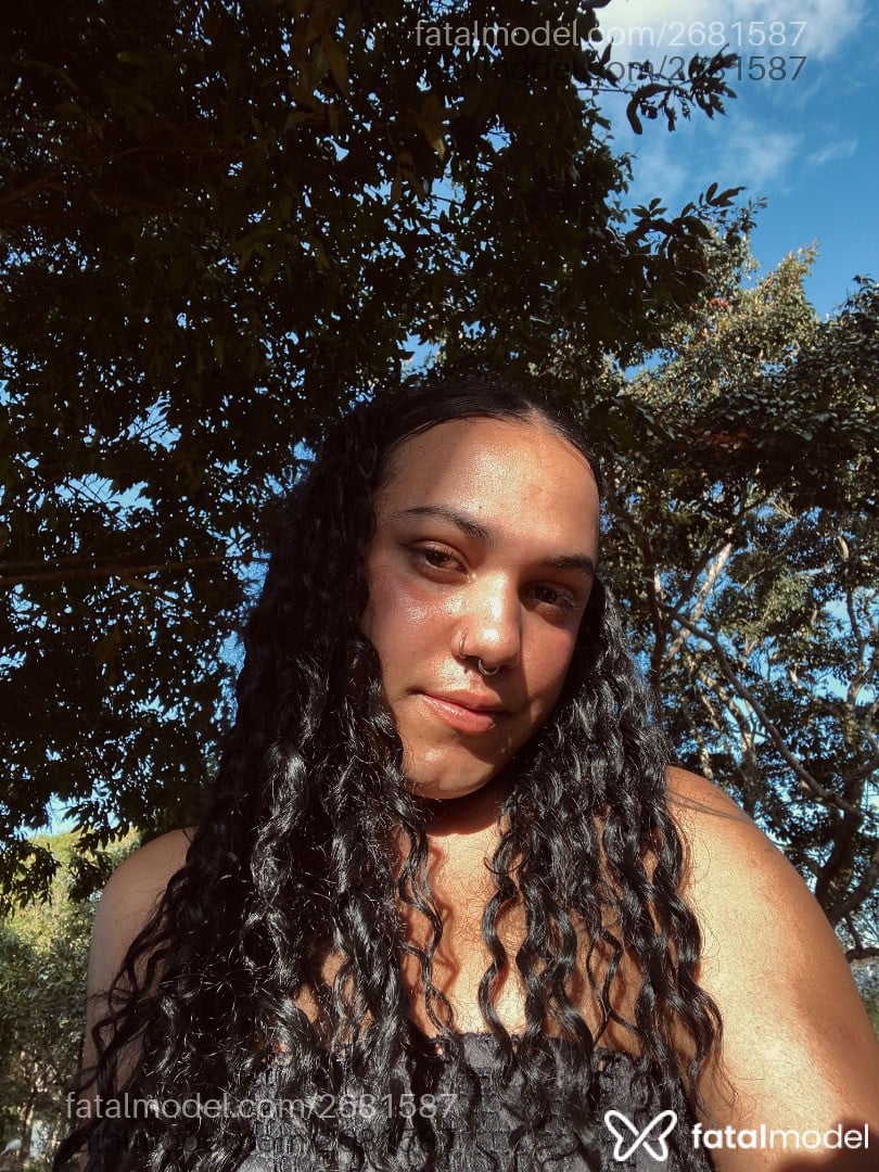 Acompanhante mulher trans morena (o) de olhos castanhos - Amanda