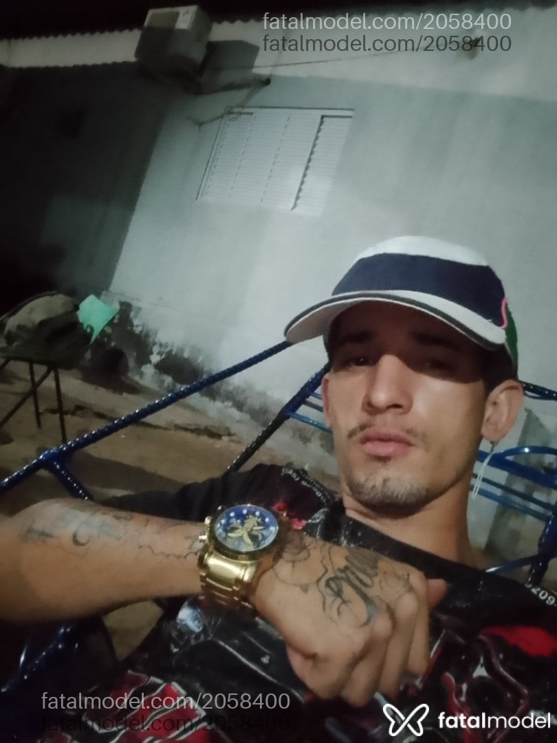 Acompanhante homem com cabelo castanho de olhos castanhos - Estefan
