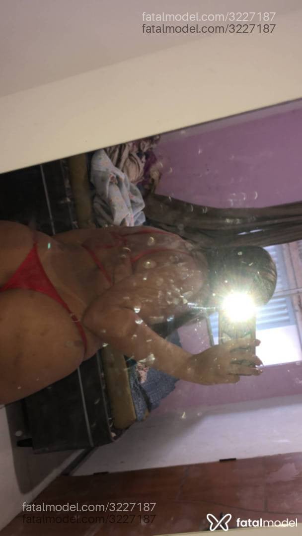 Acompanhante mulher loira (o) de olhos castanhos - Gabrielly