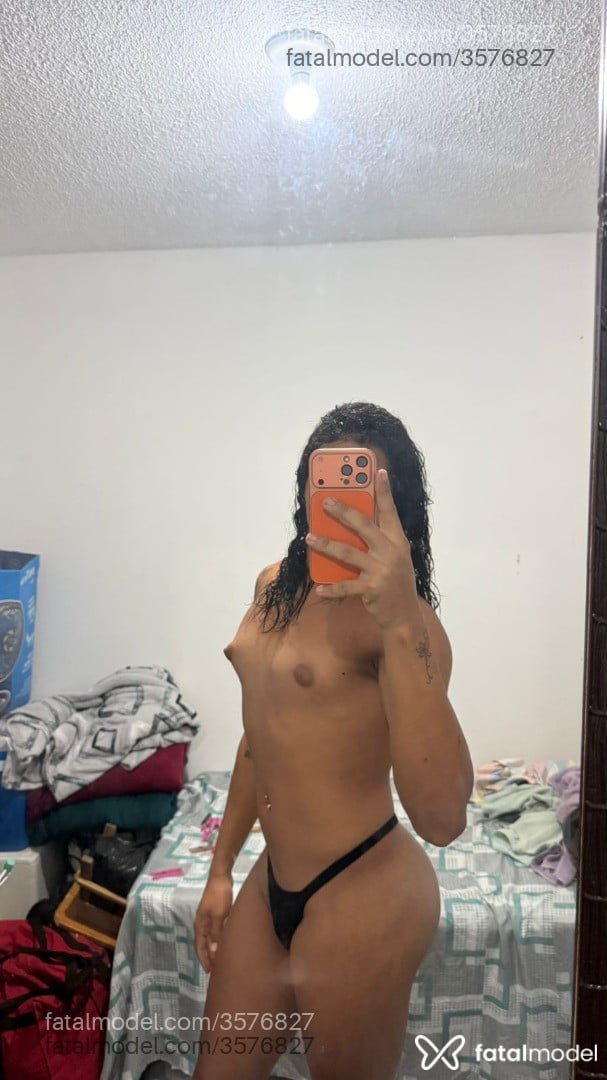 Acompanhante mulher trans morena (o) de olhos castanhos - Ayalla Guimarães