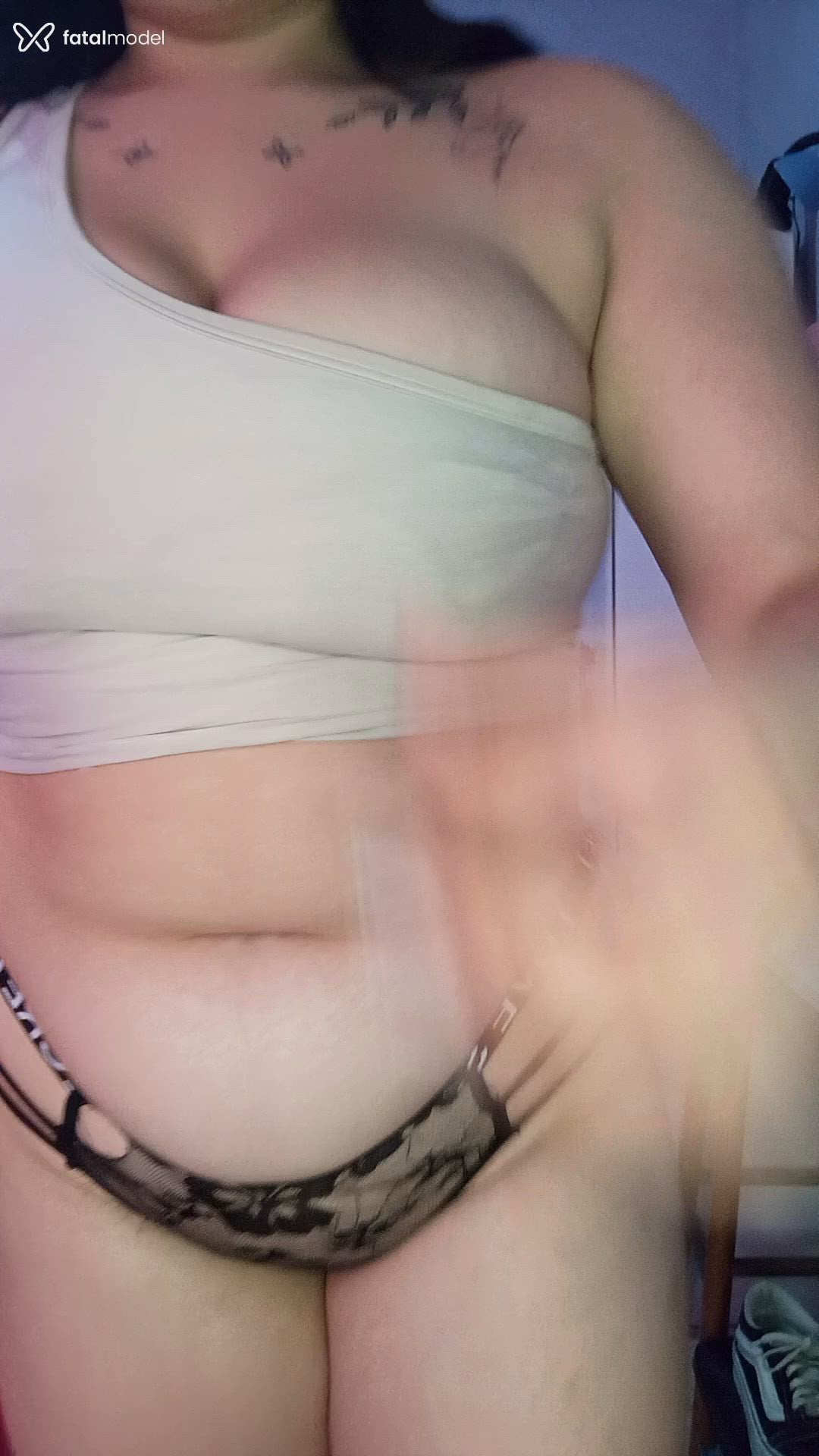 Acompanhante mulher morena (o) de olhos castanhos - Luna