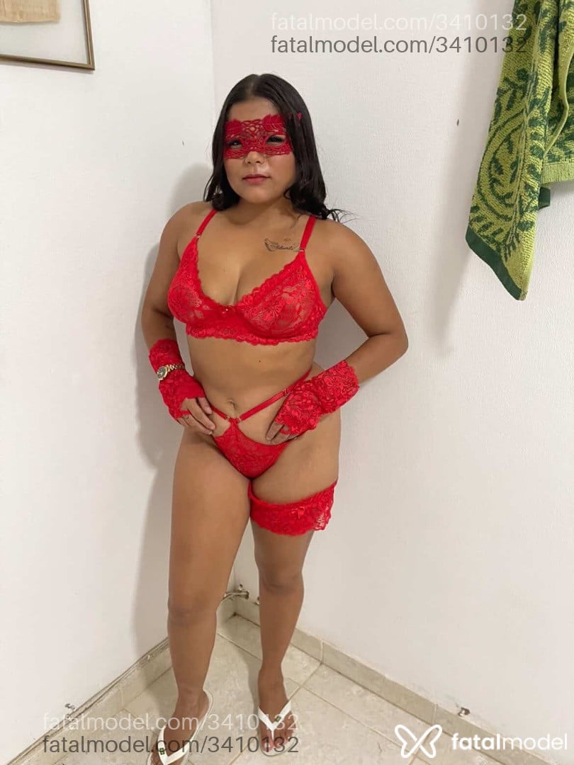 Acompanhante mulher morena (o) de olhos castanhos - Morena
