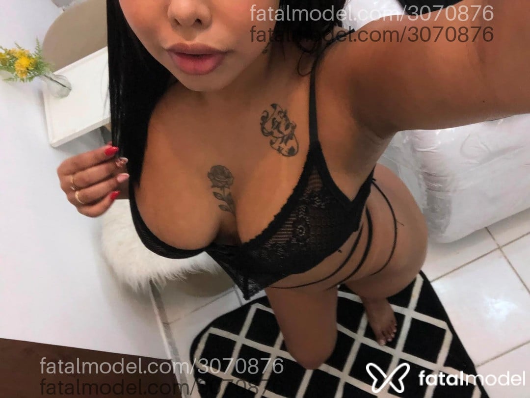 Acompanhante mulher loira (o) de olhos mel - Camila Silva