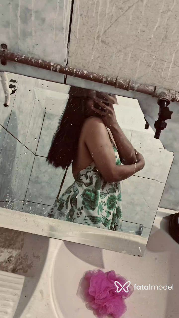 Acompanhante mulher trans morena (o) de olhos castanhos - Afrodite