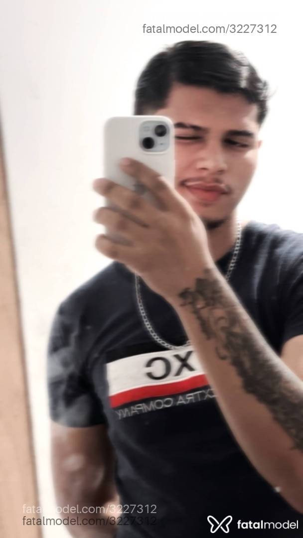 Acompanhante homem morena (o) de olhos pretos em Virtual Acompanhante homem morena (o) de olhos pretos em Virtual - Luan Flop