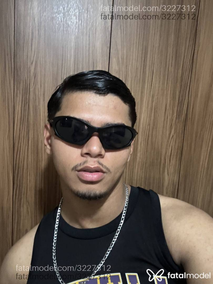 Acompanhante homem morena (o) de olhos pretos em Virtual Acompanhante homem morena (o) de olhos pretos em Virtual - Luan Flop