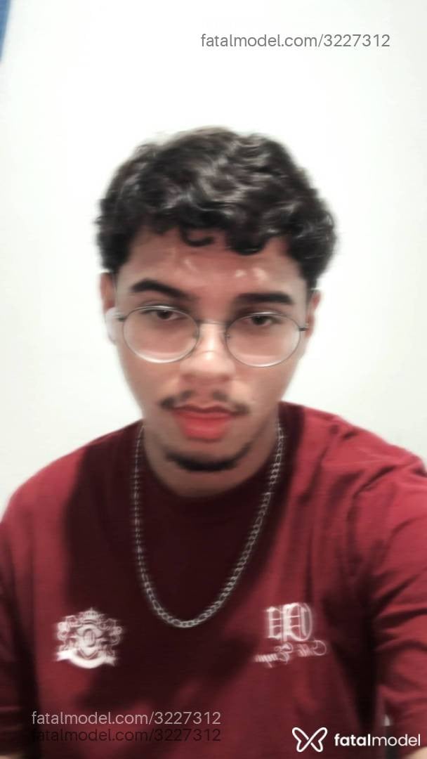 Acompanhante homem morena (o) de olhos pretos em Virtual Acompanhante homem morena (o) de olhos pretos em Virtual - Luan Flop