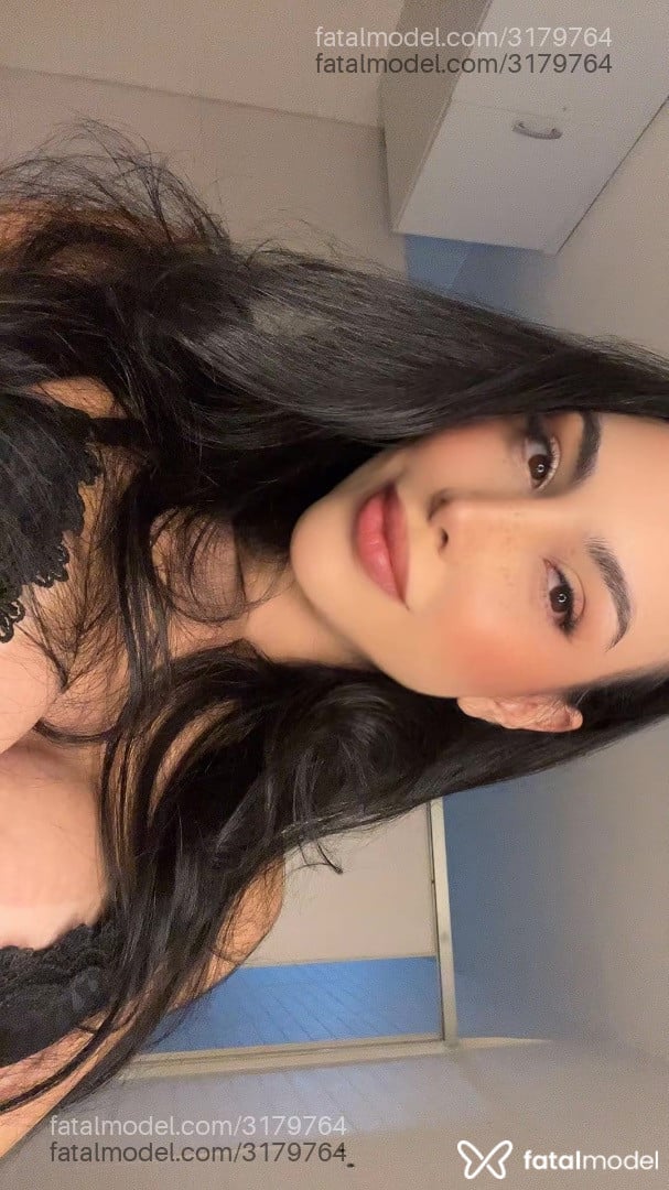 Acompanhante mulher morena (o) de olhos castanhos - Karen