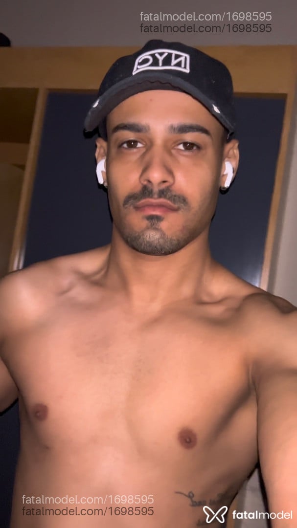 Acompanhante homem morena (o) de olhos castanhos - Guilherme