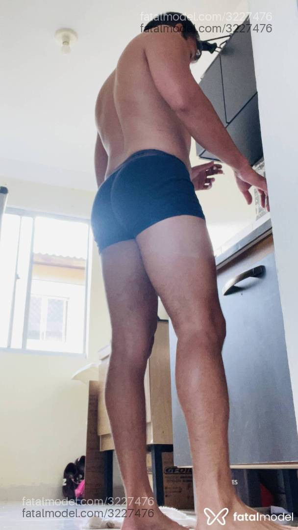 Acompanhante homem morena (o) de olhos pretos em Virtual Acompanhante homem morena (o) de olhos pretos em Virtual - Araújo