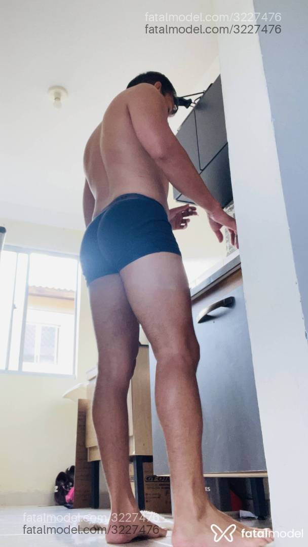 Acompanhante homem morena (o) de olhos pretos em Virtual Acompanhante homem morena (o) de olhos pretos em Virtual - Araújo