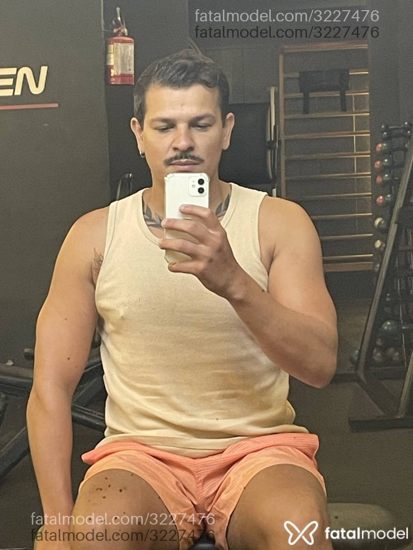 Acompanhante homem morena (o) de olhos pretos em Virtual Acompanhante homem morena (o) de olhos pretos em Virtual - Araújo