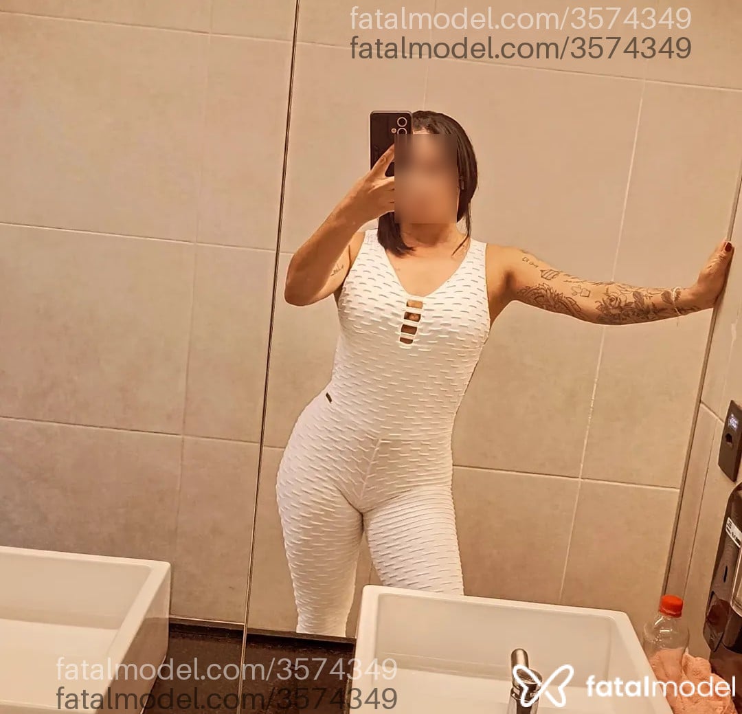 Acompanhante mulher morena (o) de olhos castanhos - Débyfit
