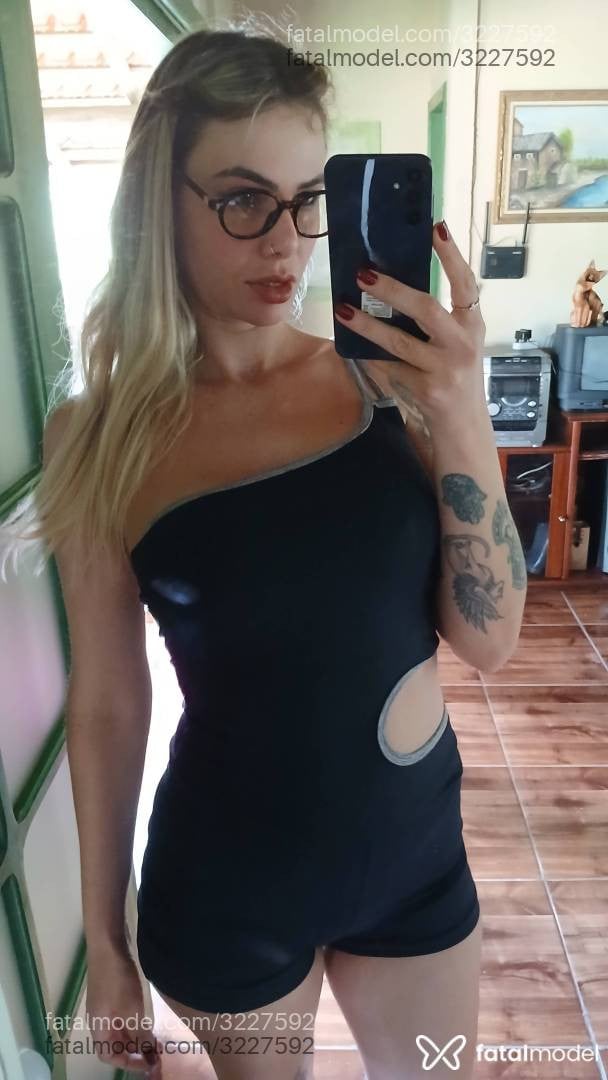 Acompanhante mulher loira (o) de olhos verdes - Leticia