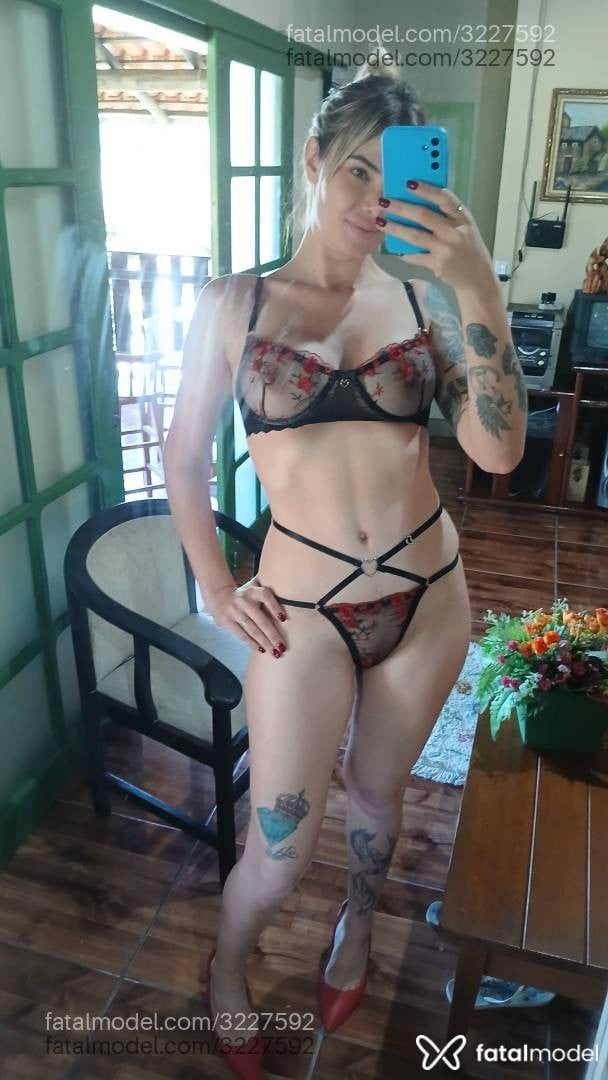 Acompanhante mulher loira (o) de olhos verdes - Leticia