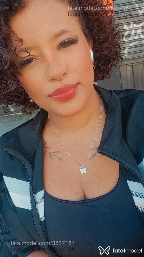 Acompanhante mulher com cabelo castanho de olhos castanhos - Ruby