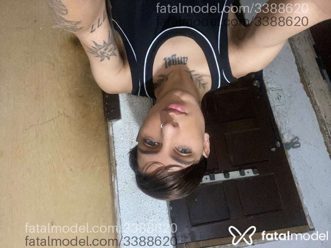 Acompanhante homem com cabelo castanho de olhos azuis - Rubzinhaaa