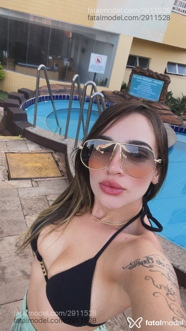 Acompanhante mulher loira (o) de olhos verdes - Julia