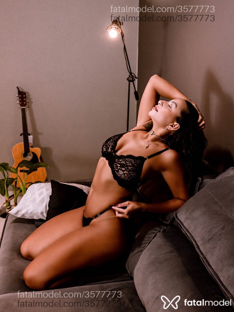 Acompanhante mulher morena (o) de olhos castanhos - Sabrina