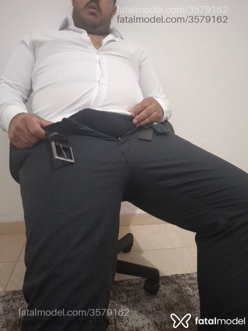 Acompanhante homem com cabelo castanho de olhos castanhos - Hector Olivera Acompanhante homem com cabelo castanho de olhos castanhos - Hector Olivera