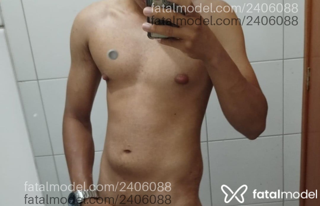 Acompanhante homem com cabelo castanho de olhos castanhos - Pedro