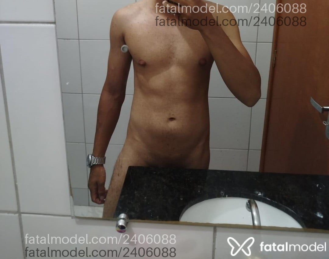 Acompanhante homem com cabelo castanho de olhos castanhos - Pedro