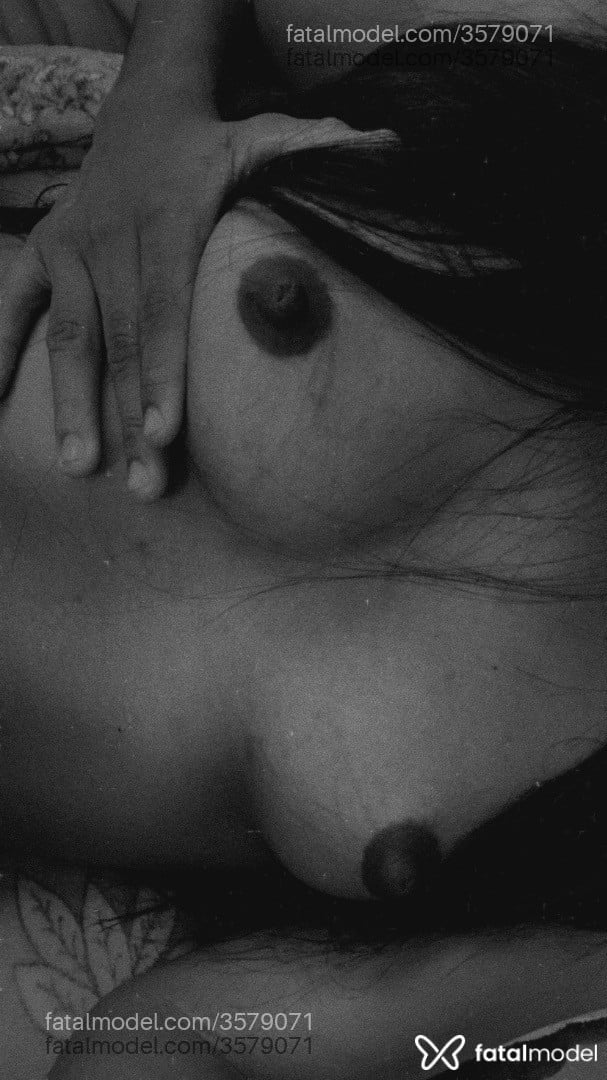 Acompanhante mulher morena (o) de olhos pretos - Vickzinha Acompanhante mulher morena (o) de olhos pretos - Vickzinha
