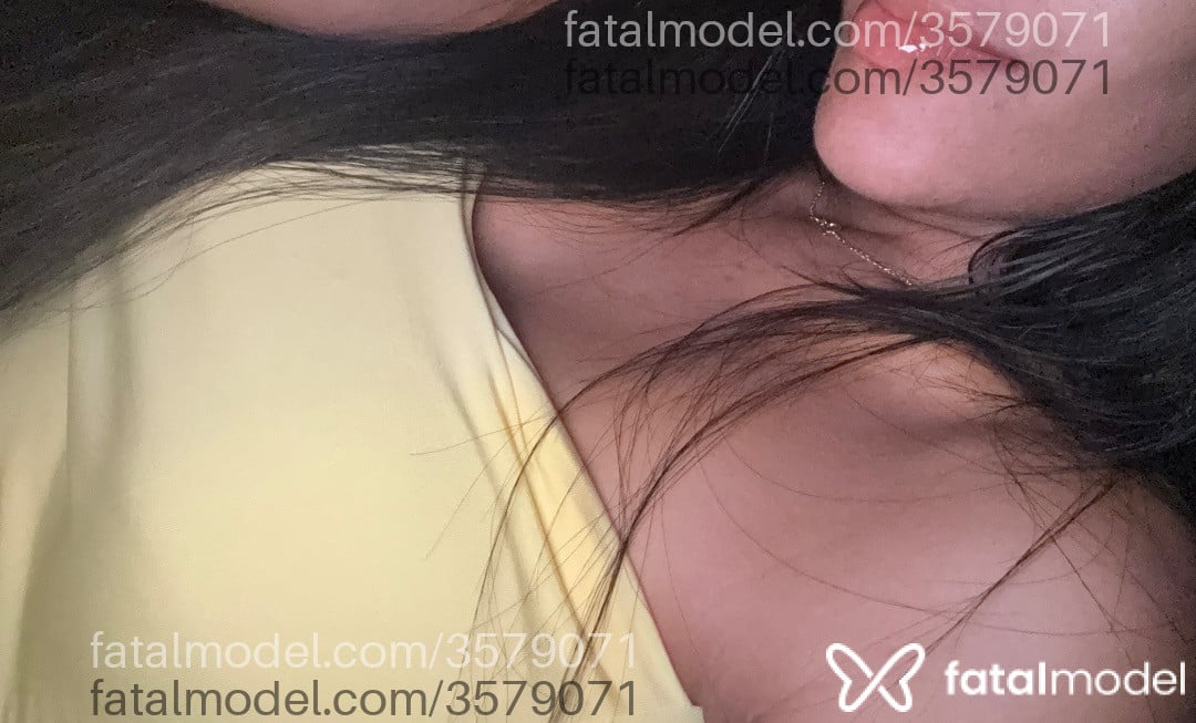 Acompanhante mulher morena (o) de olhos pretos - Vickzinha Acompanhante mulher morena (o) de olhos pretos - Vickzinha