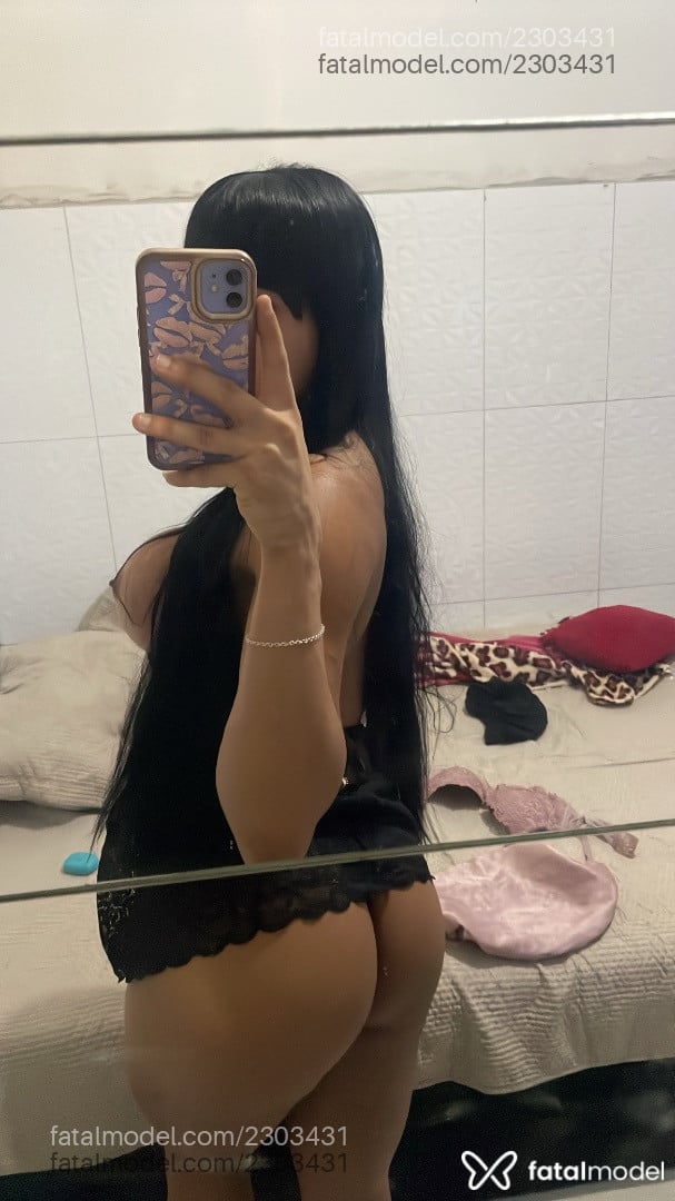 Acompanhante mulher trans morena (o) de olhos castanhos - Aleksya