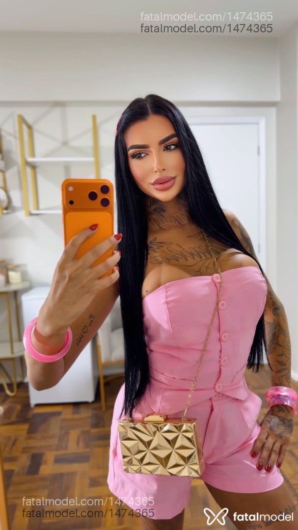 Acompanhante mulher trans morena (o) de olhos mel - Maitê Albeche