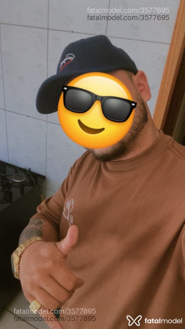 Acompanhante homem loira (o) de olhos verdes - Pedro