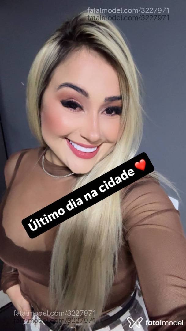 Acompanhante mulher loira (o) de olhos castanhos - Maya Ribeiro