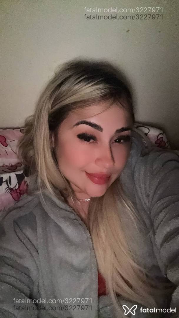 Acompanhante mulher loira (o) de olhos castanhos - Maya Ribeiro