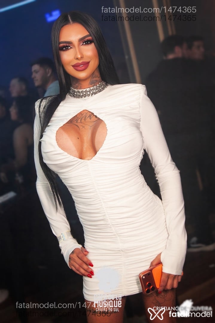 Acompanhante mulher trans morena (o) de olhos mel - Maitê Albeche
