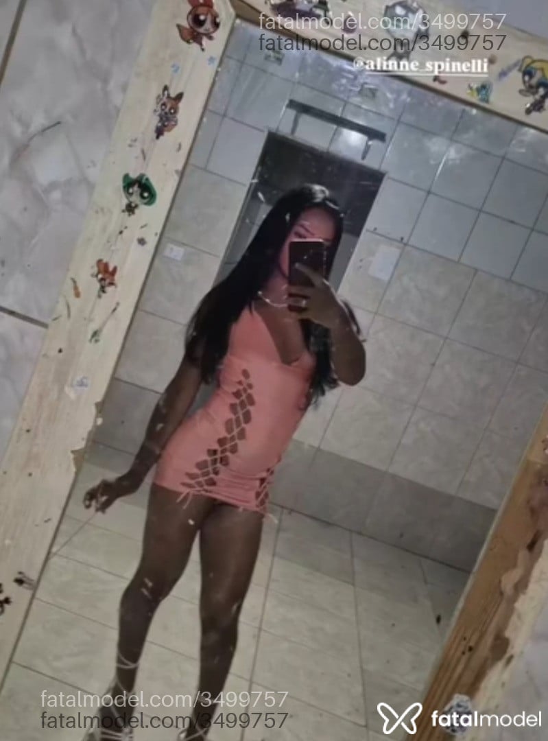 Acompanhante mulher trans morena (o) de olhos pretos - Indionara