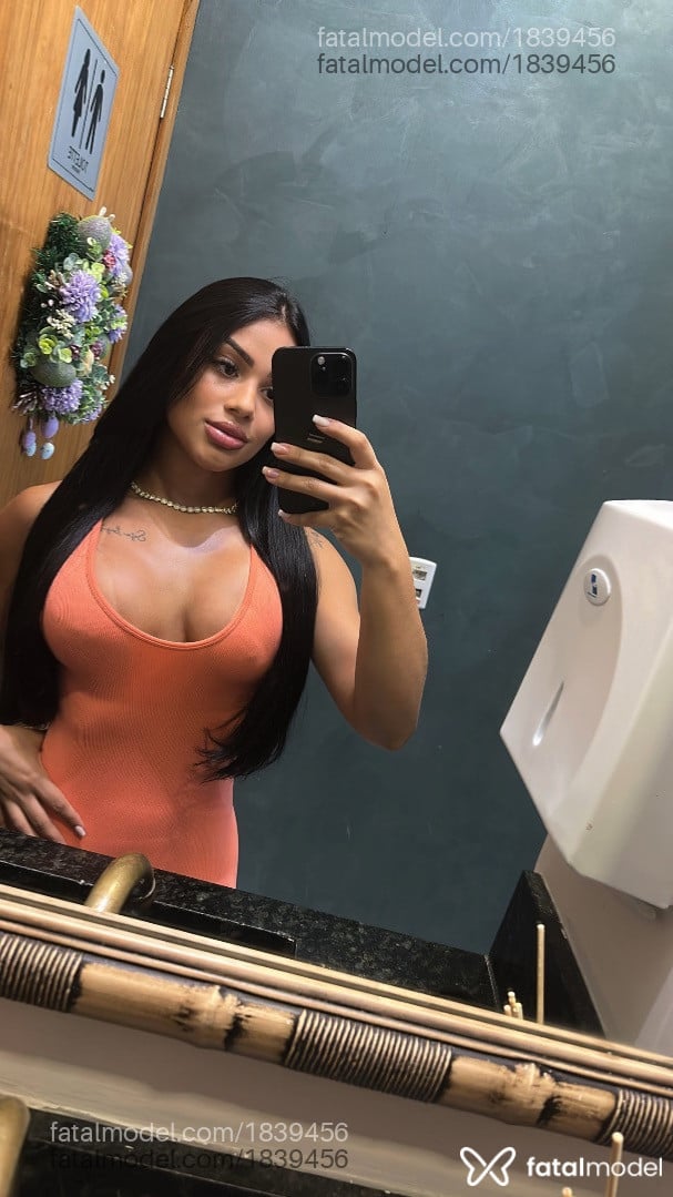 Acompanhante mulher morena (o) de olhos pretos - Gaby silva