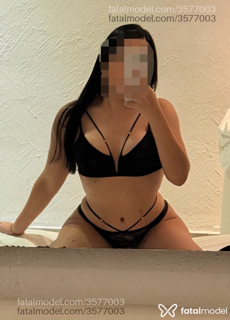 Acompanhante mulher morena (o) de olhos pretos - Laura