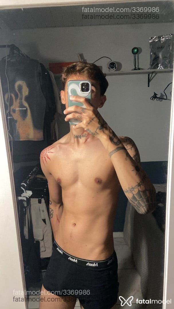 Acompanhante homem com cabelo castanho de olhos pretos - Natanmalhado